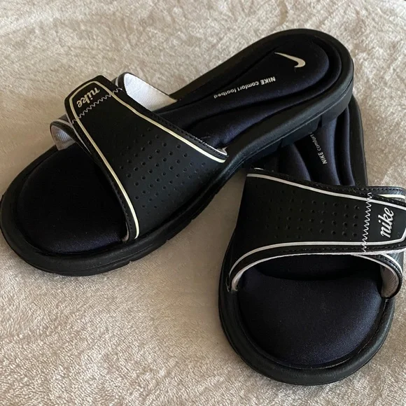 Nike Black and White Slide Sandals - Picture 11 of 13